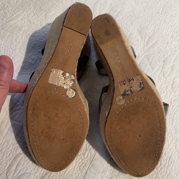 Vince Camuto Gray Wedge Leather Sandals Size 9.5 - Picture 9 of 9